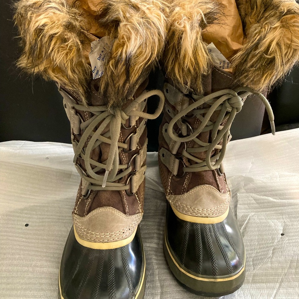 SOREL SZ 10 WINTER CALF HI BOOTS W/ FAUX FUR